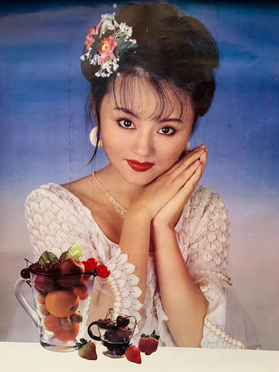 九十年代老挂历,都是性感美女,很有时代特色__财经头条