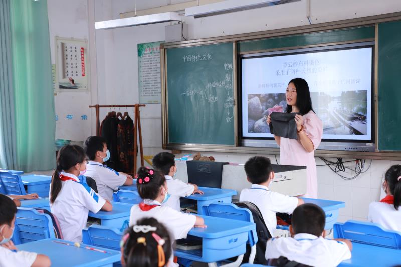 星海文化,廉洁文化和香云纱文化的第一堂课,均选在榄核镇双翼小学