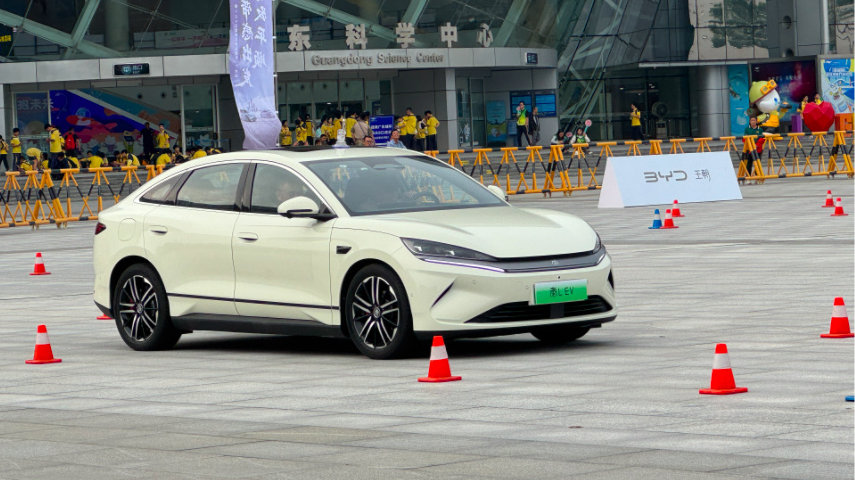 12万级的驾控越级者：广州场地深度试驾秦L EV云辇版