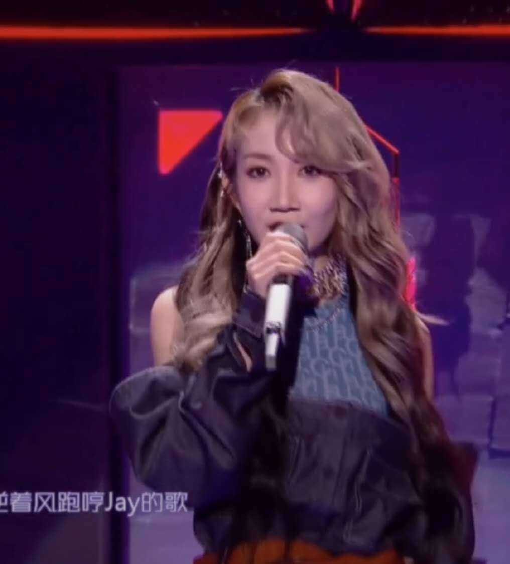 乃万的美少女造型实在是长在我的审美上了