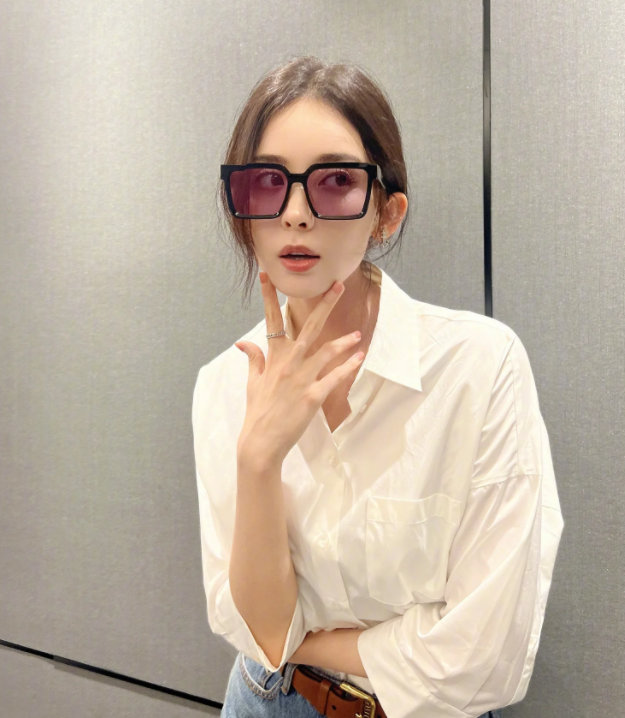 古力娜扎近况曝光,纤瘦直角肩抢镜,身材完美气质出众|徐开骋|直角