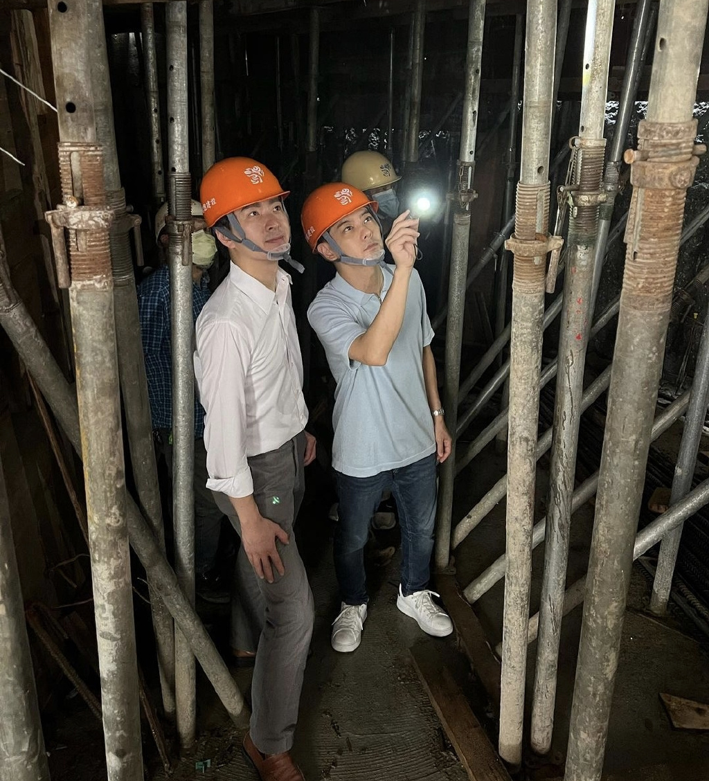 林志颖罕见晒和弟弟合影,两人现身工地视察,梦回仲天骐搬砖剧情休闲区蓝鸢梦想 - Www.slyday.coM 林志颖罕见晒和弟弟合影,两人现身工地视察,梦回仲天骐搬砖剧情休闲区蓝鸢梦想 - Www.slyday.coM