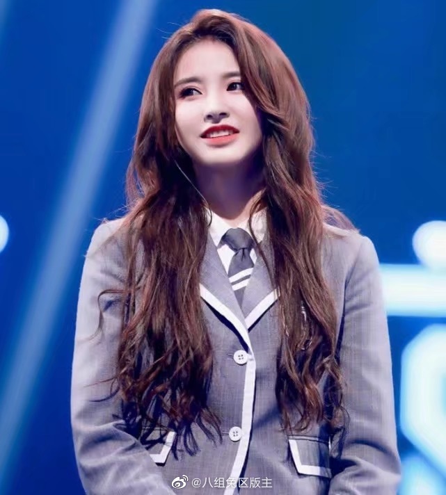 青你2 长腿超模女团组合 成员平均身高172cm 比the9还要抢眼