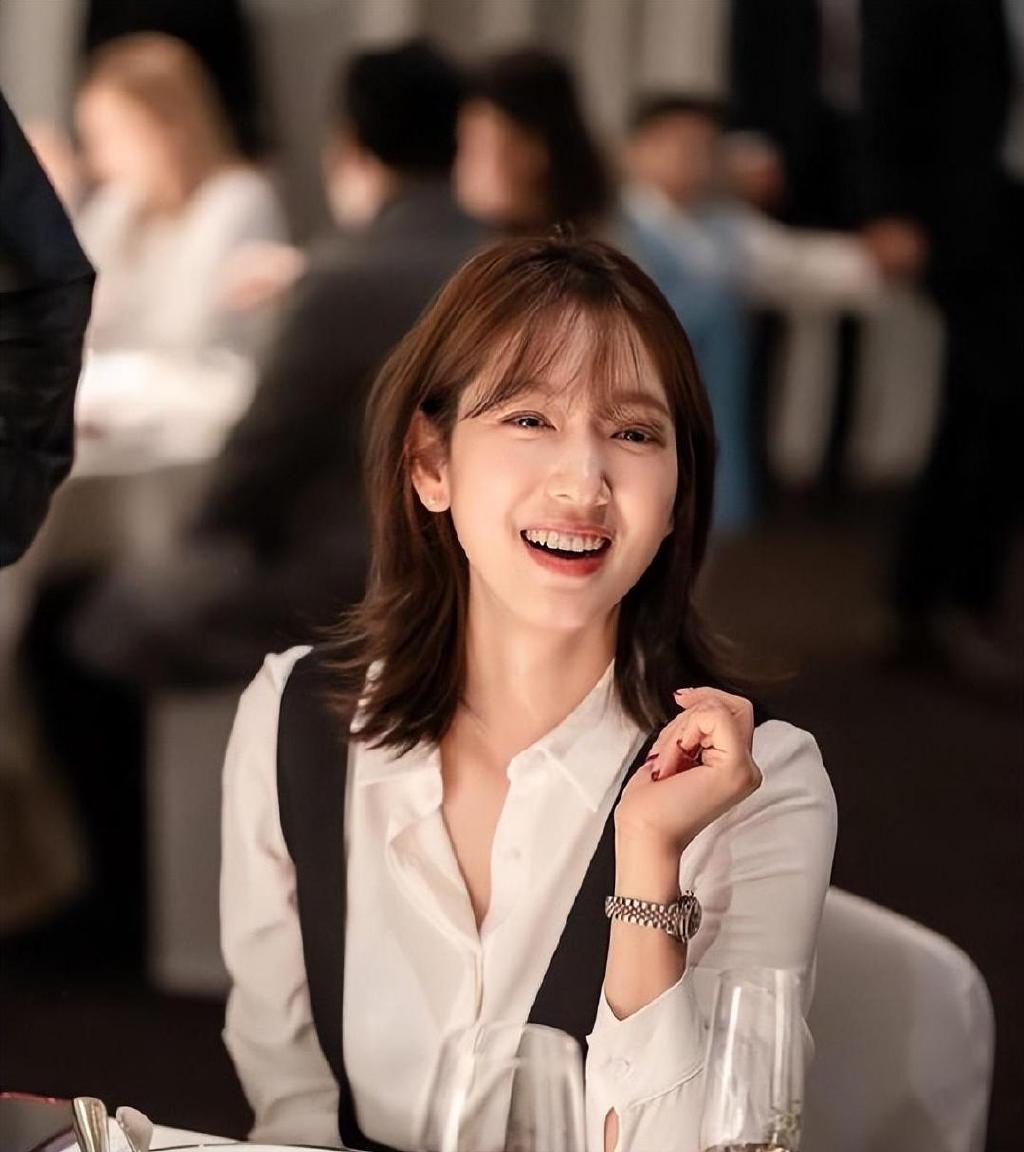 朴信惠秀自拍照满满「少女感」,摆pose拍出逆天大长腿|朴信惠|自拍照