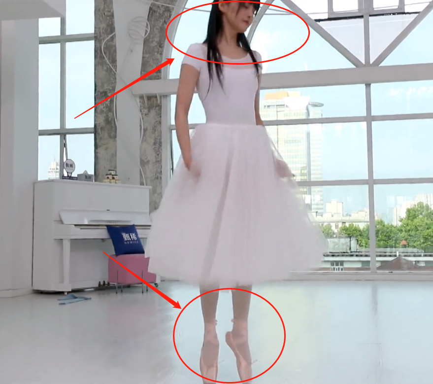 郑爽节目跳芭蕾舞,看清她跳舞时的全身照后,是否作假一望而知