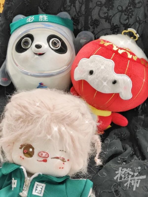 杭州95后、00后女孩喜欢带着这种娃娃逛延安路？有人辞掉互联网大厂工作专职做娃衣，年销售额上百万休闲区蓝鸢梦想 - Www.slyday.coM