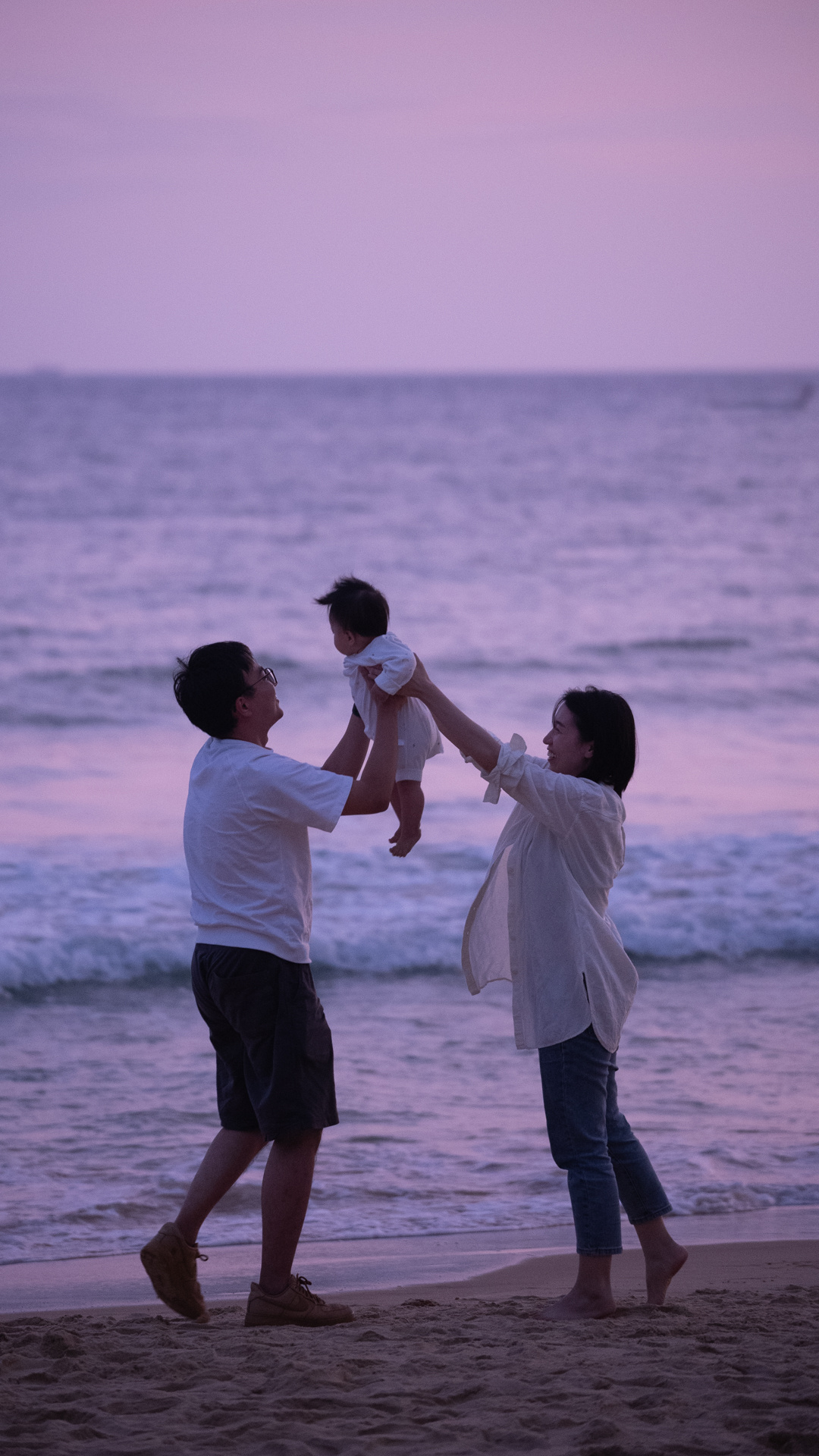 三口之家当然幸福快乐,偶尔的二人世界更值得珍惜……_高清图集_新浪