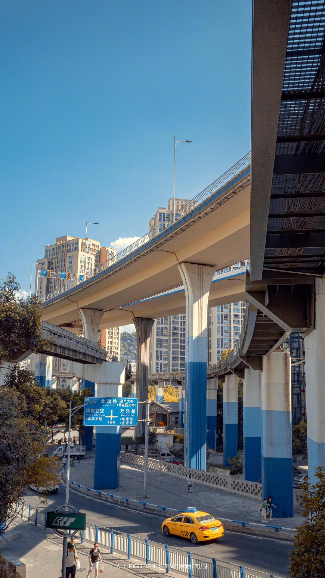 总要去趟重庆噻吹吹嘉陵江的晚风走走南滨路去趟长江国际