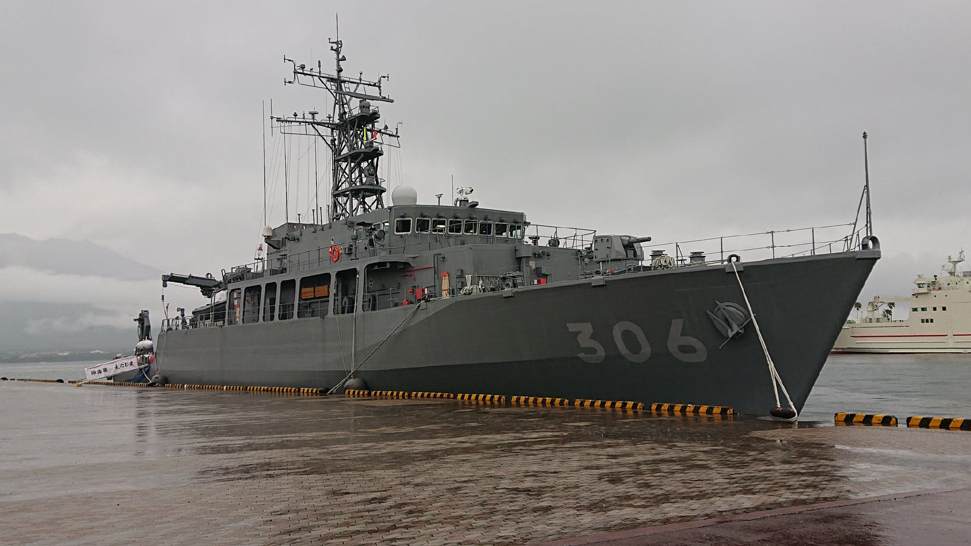 服役刚刚一个月的日本海自"江田岛"号(mso-306)扫雷舰在鹿儿岛