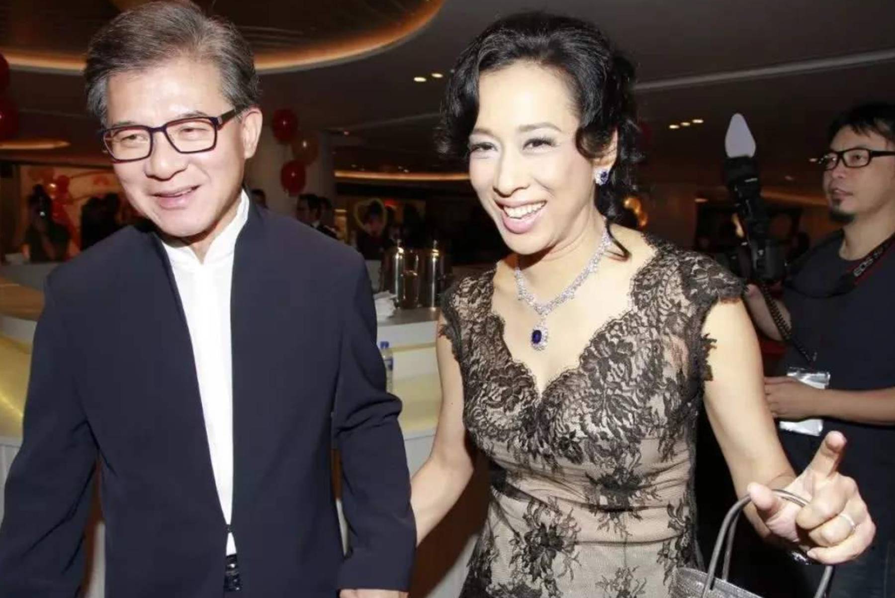 朱玲玲|霍震霆|霍家_新浪新闻