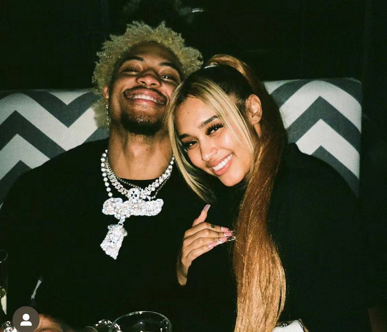 乌布雷和女友近照现役最帅黑人赚6300万人生赢家