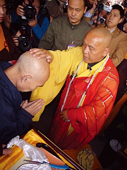 身材瘦削显老态,站一边陪衬被指掉价|李伯清|老师|徐茂_新浪新闻