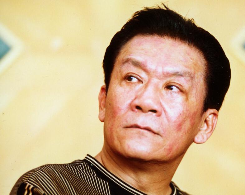 曾怨恨父亲侯耀文14年，还状告侯耀华，如今42岁的侯瓒过得怎样？__财经头条