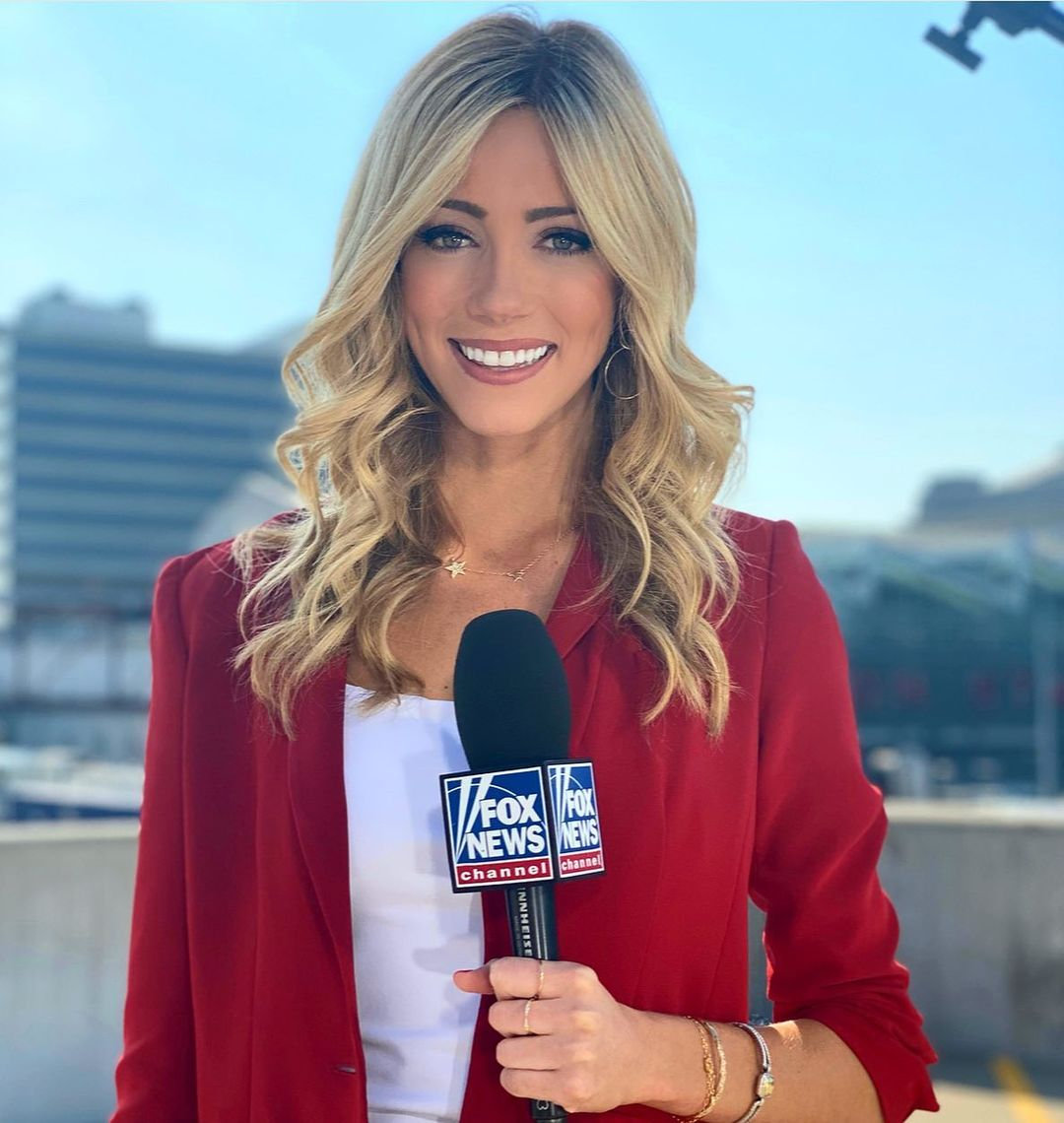 前nba球员,nba主帅杰夫·霍纳塞克的女儿abby