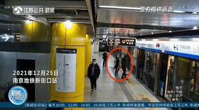 半岛叨叨｜火上热搜！刚领完结婚证，男子把妻子落在地铁站台……这件事不少青岛人也常做错休闲区蓝鸢梦想 - Www.slyday.coM