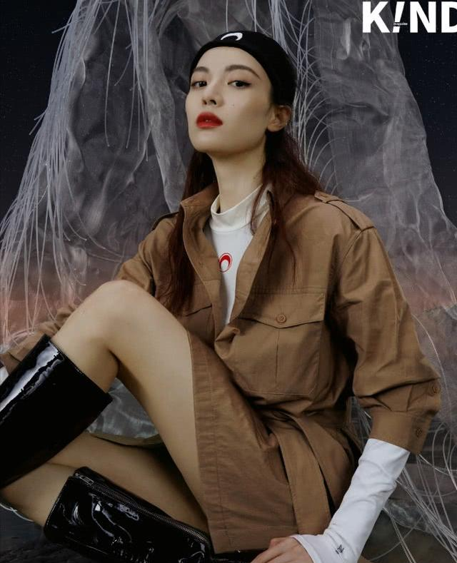 aj,居家休闲的穿搭非常养眼,让人看了感觉非常的舒适,不得不说钟楚曦