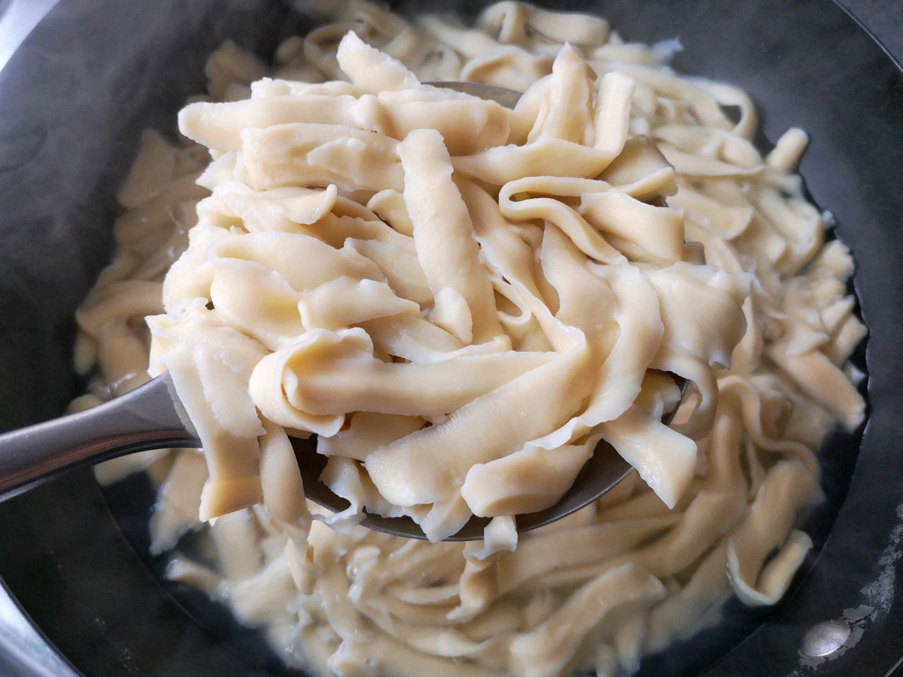 超有食欲的藤椒鸡丝刀削面