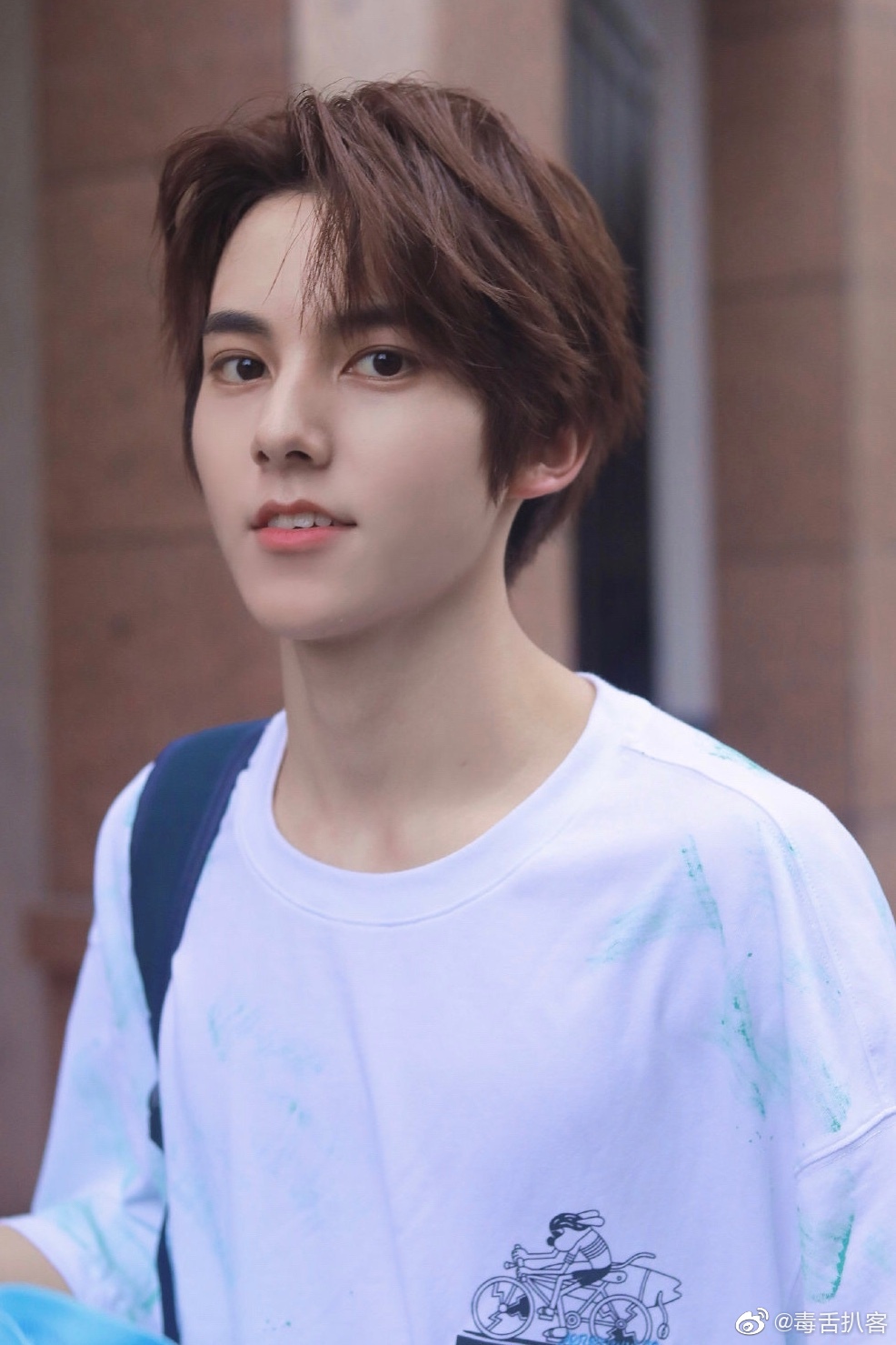 少年之名初c左林杰,来看看饭拍精修图和舞台动图,差别大吗