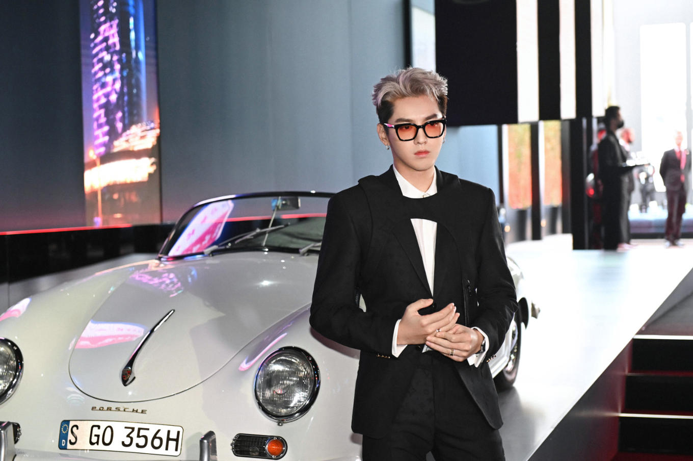 吴亦凡的"速度与激情"2021年的上海车展,标志着保时捷中国一个新的