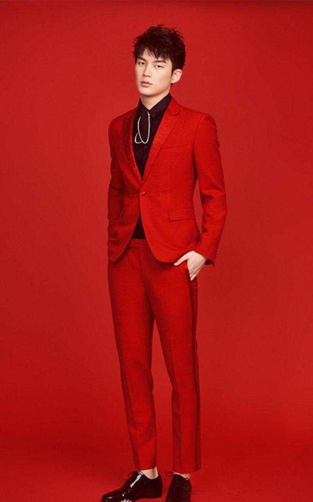 明星的红装搭配 时尚又大气|红色|明星|男明星_新浪新闻