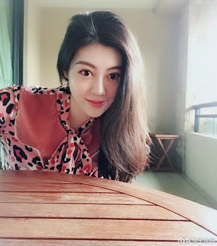 电影版中扮演小花的是张妍