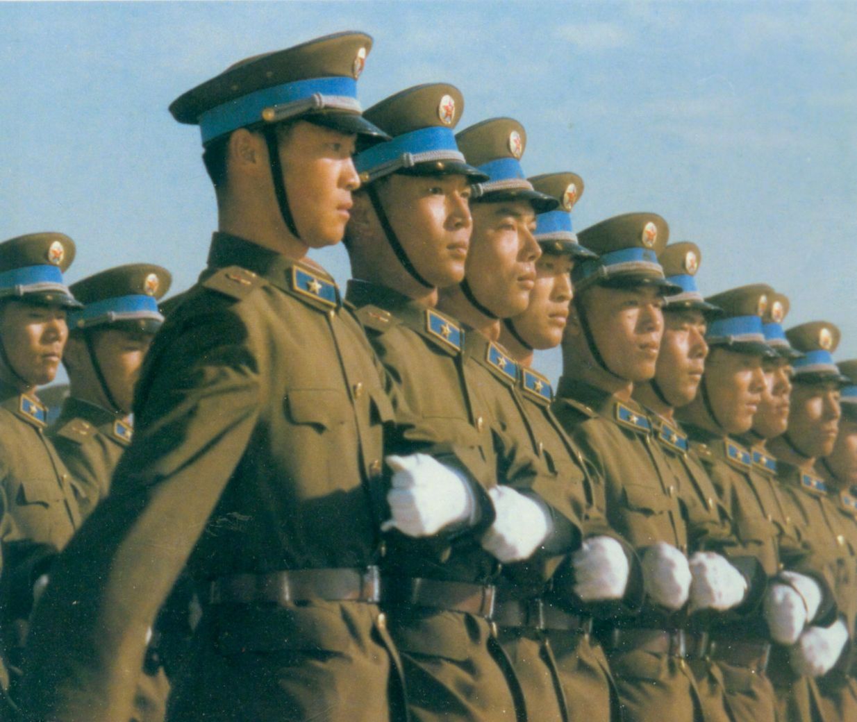 一段珍贵的视频，84年国庆大阅兵，太震撼了！！！_哔哩哔哩_bilibili