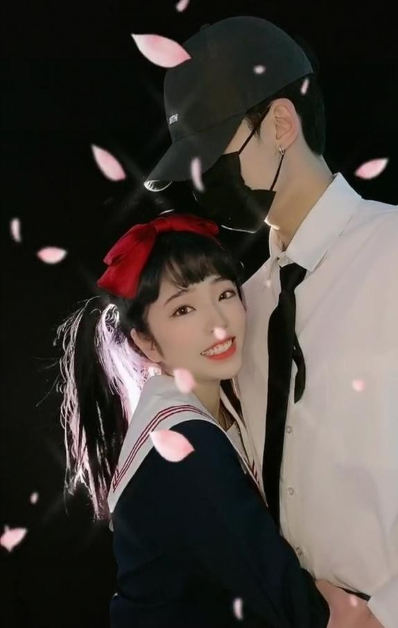 郝一点素颜照曝光林锡有多个演员替身和皮克桃相比少了点真实