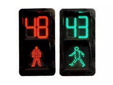 靠近十字路口的时候,绿灯还剩几秒,是加速冲还是减速等?