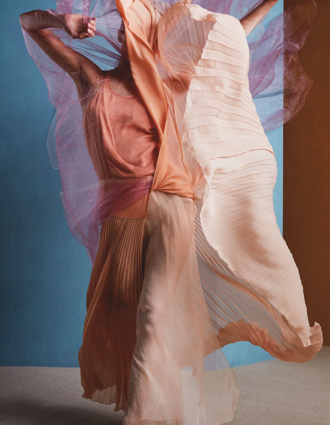 日本版《vogue》2020年5月刊 摄影: paul wetherell 造型: sarajane