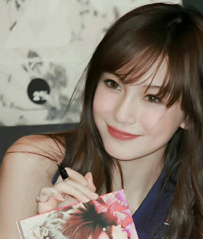 anglebaby早期 这姐颜值太绝了!__财经头条