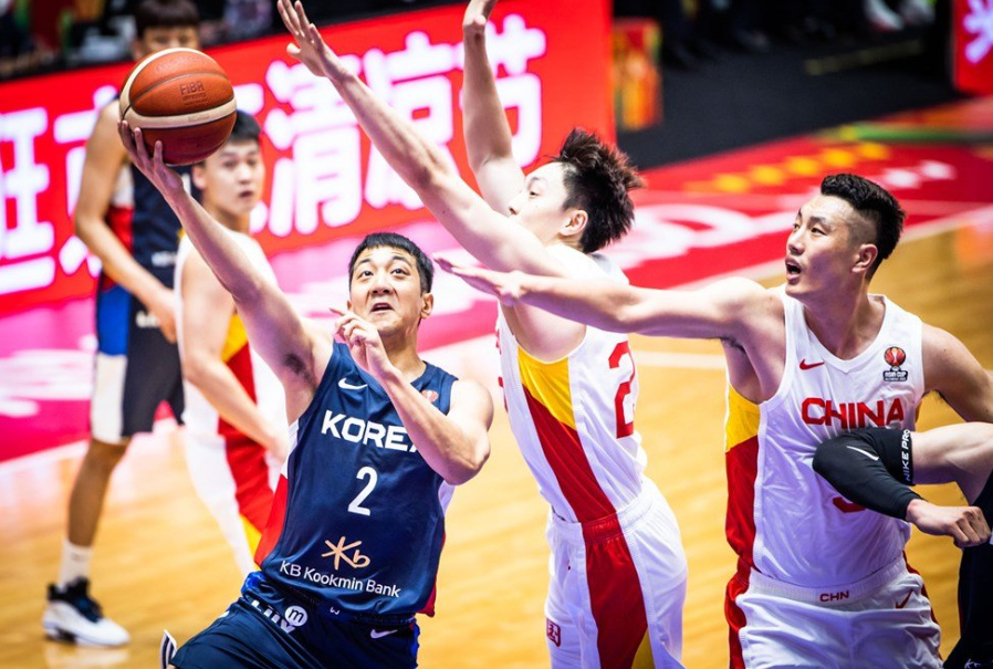 中国男篮完败韩国队,亚洲杯开门黑!顾全赵睿拼尽全力,周琦缺席休闲区蓝鸢梦想 - Www.slyday.coM 中国男篮完败韩国队,亚洲杯开门黑!顾全赵睿拼尽全力,周琦缺席休闲区蓝鸢梦想 - Www.slyday.coM