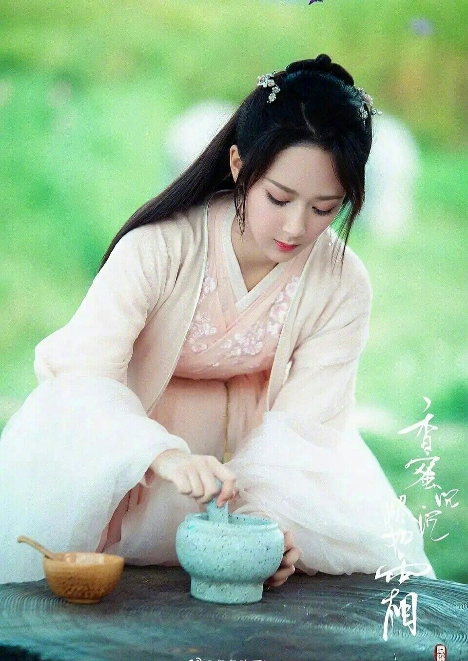 杨紫古装造型小合集,女扮男装英俊潇洒,女装造型清丽俏皮