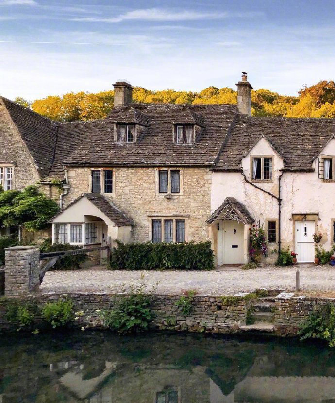 英国保存最完好的小镇库姆堡……__财经头条