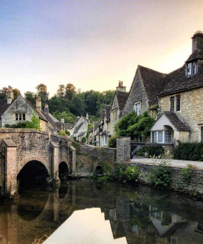 英国保存最完好的小镇库姆堡……__财经头条