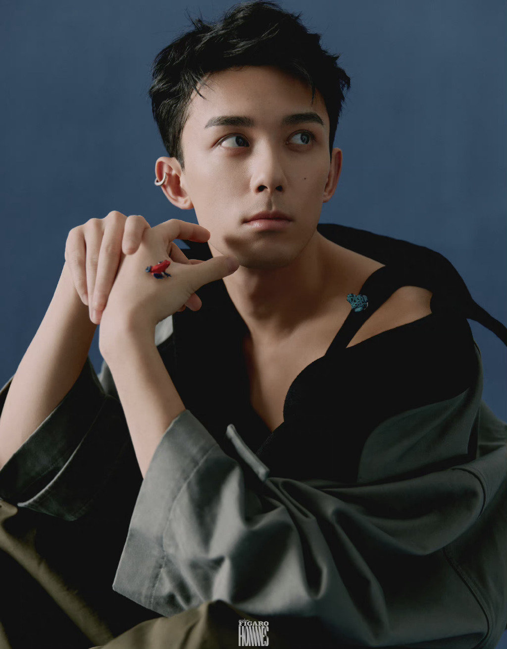 吴磊费加罗男士开年封面大片,俊朗帅气的罗意威少年……