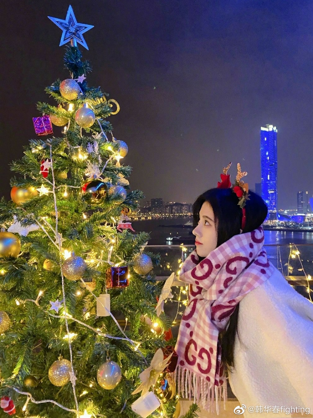 鞠婧祎这组圣诞节装扮好漂亮嘟嘴卖萌真的很可爱