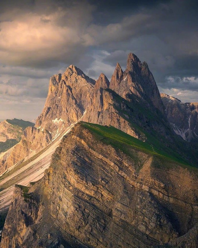 这里是意大利的最美山峰刀锋山