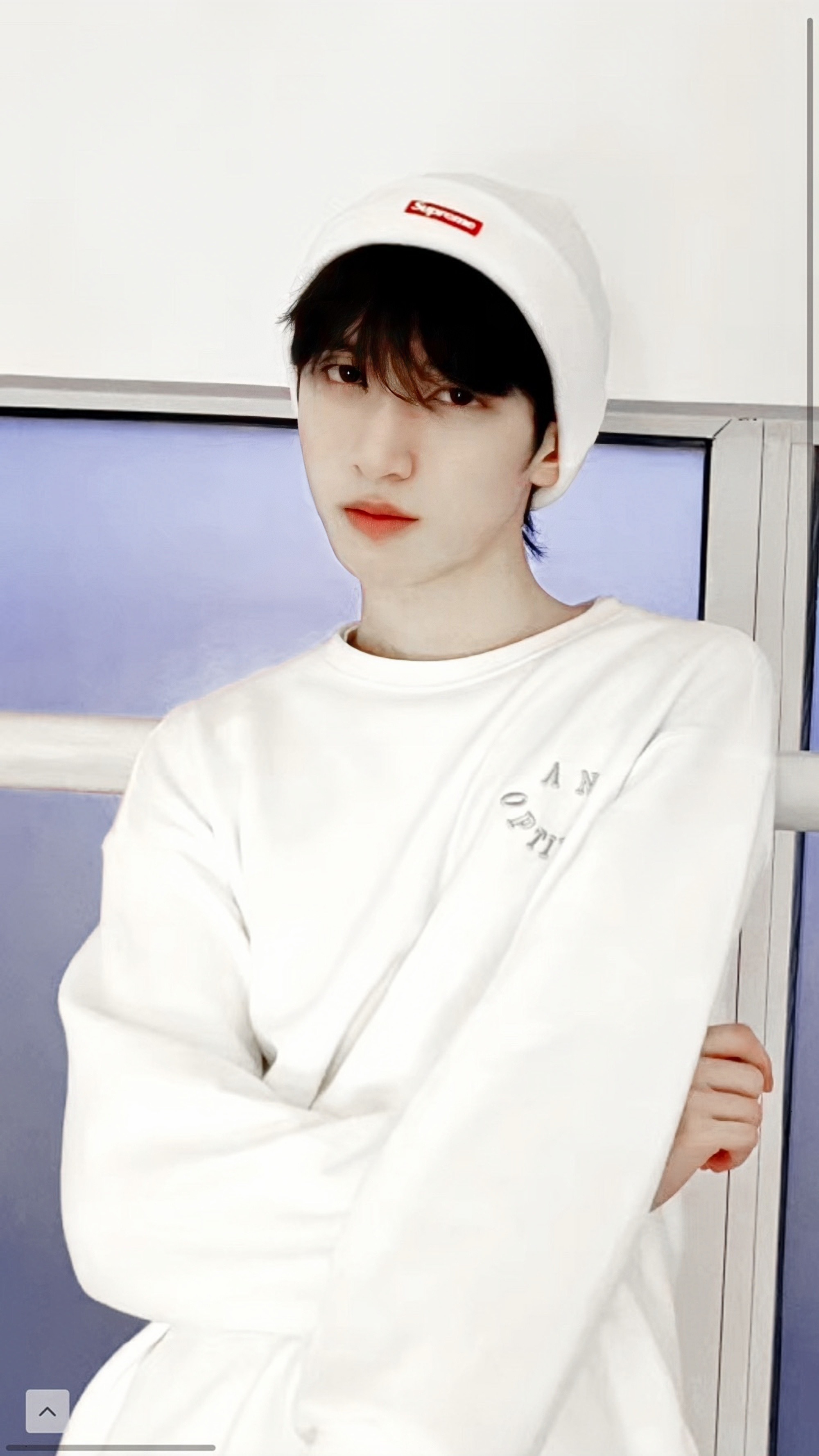 严浩翔今日份13宫格写真图来啦 白色look毛线帽……__财经头条