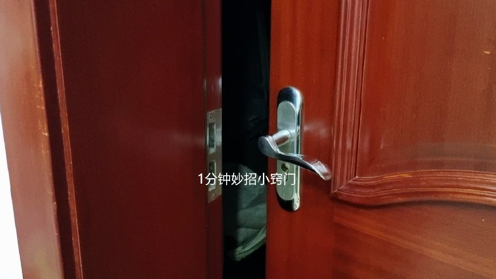 晚上睡觉卧室门是开着还是关着好？我也是才知道，快告诉家人|着火|火灾|空气|天气|烟雾_新浪新闻