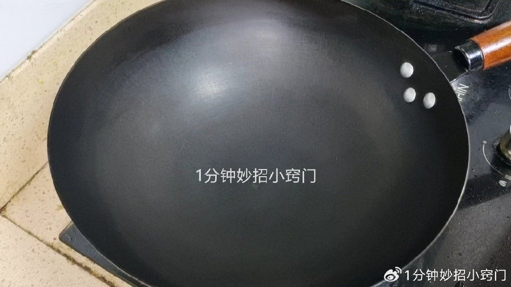 新铁锅直接用火烧就错了,教你正确的开锅方法,铁锅不粘锅不生锈|表面|锅具|清洁|材质|保护层_新浪新闻