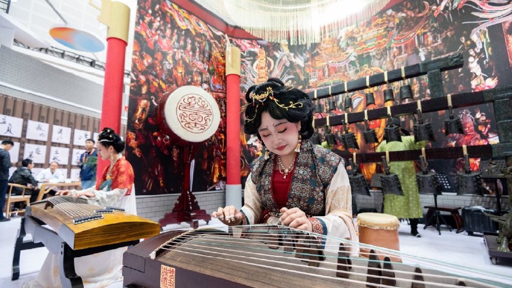 山西文博会:乐师着汉服奏宫廷古乐 展示中国古老音乐文化|乐师|古乐|汉服|宫廷|音乐_新浪新闻