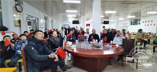 吉林省选手武大靖领衔的短道速滑队夺得北京2022年冬奥会中国体育代表团首金！休闲区蓝鸢梦想 - Www.slyday.coM