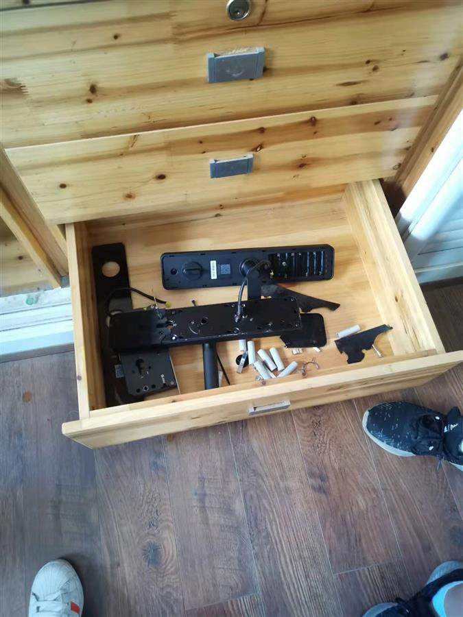 武汉女子快递上现侮辱字眼:不要补偿 只想知道谁干的休闲区蓝鸢梦想 - Www.slyday.coM 武汉女子快递上现侮辱字眼:不要补偿 只想知道谁干的休闲区蓝鸢梦想 - Www.slyday.coM