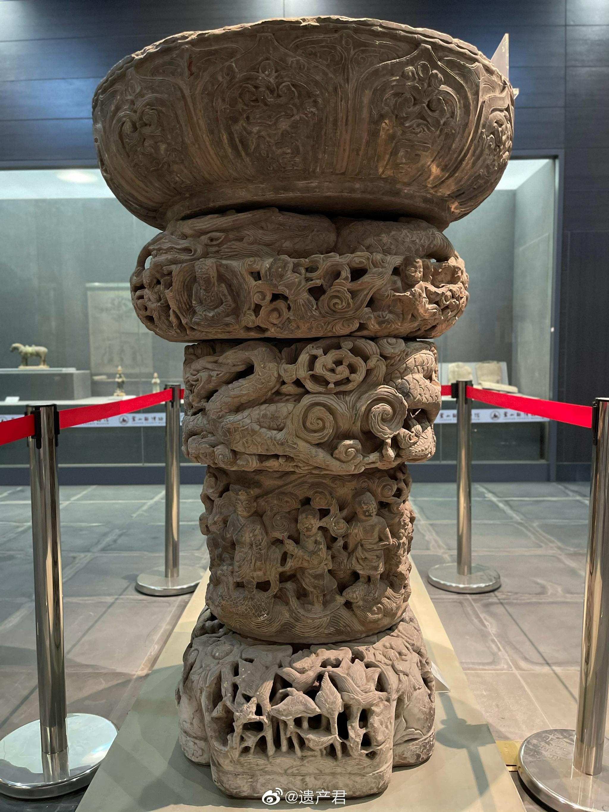 四川雅安,芦山县博物馆收藏的明代镂空石雕香炉,高1.