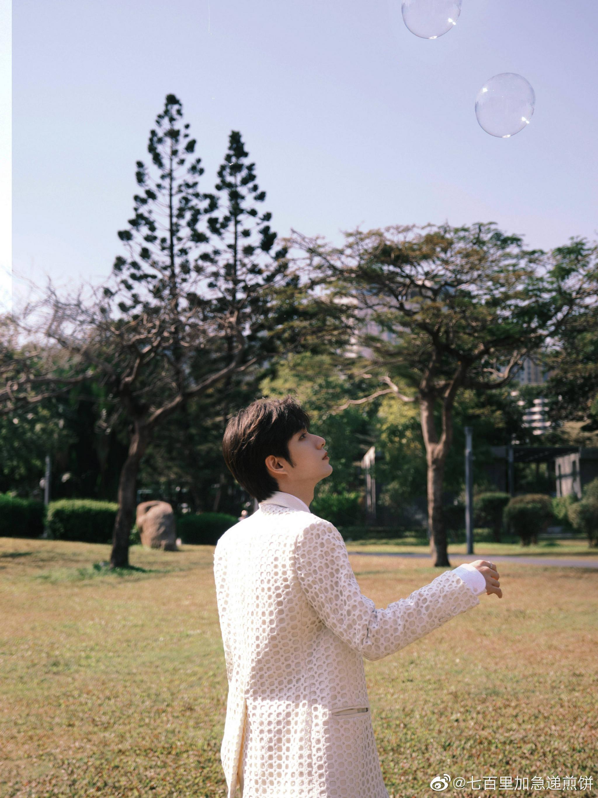 芭莎慈善夜的男明星氛围感也不错……休闲区蓝鸢梦想 - Www.slyday.coM