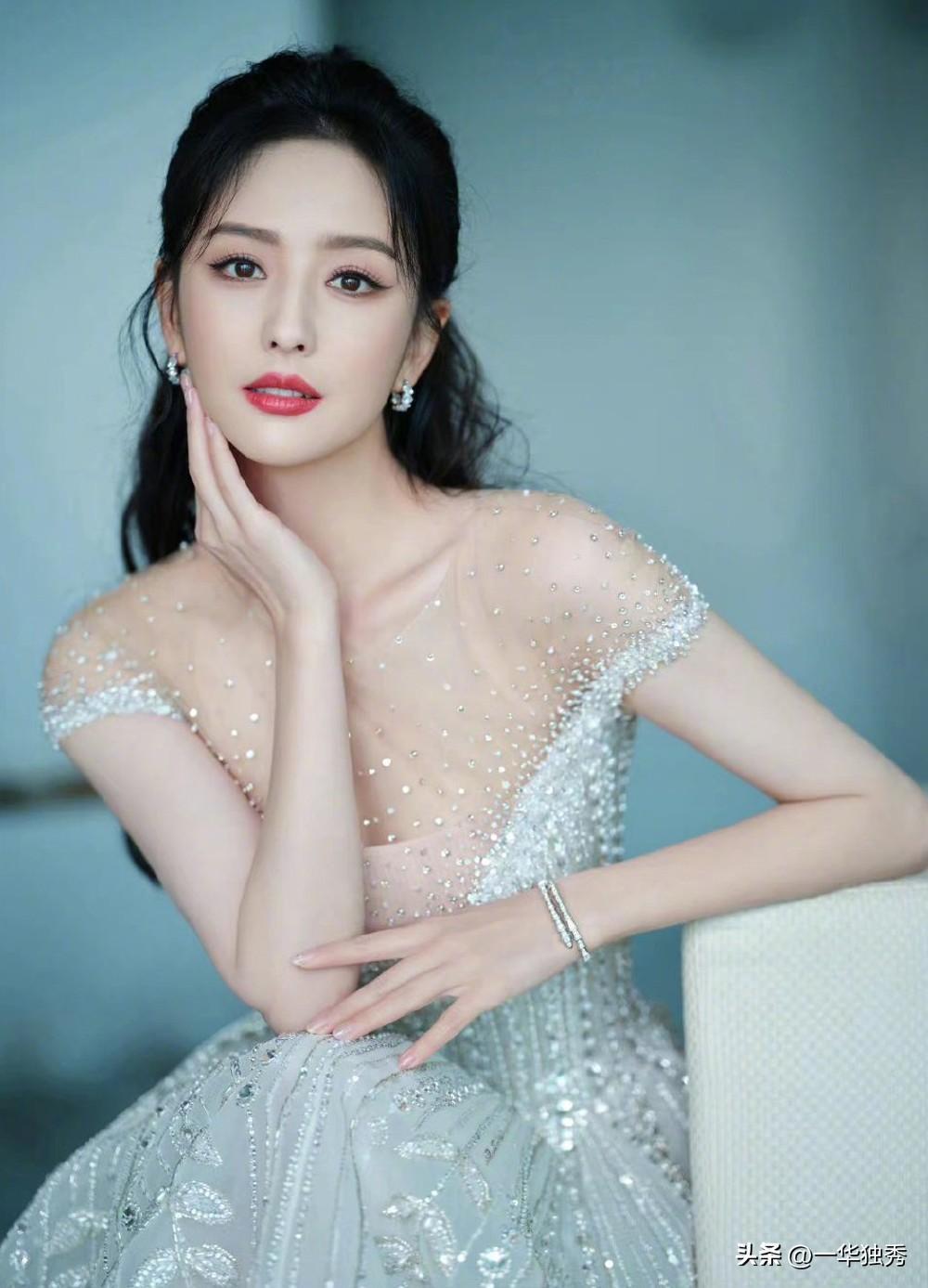 一大波国内明星齐聚三亚,拍写真走红毯,佟丽娅文咏珊靓姿竞艳__财经