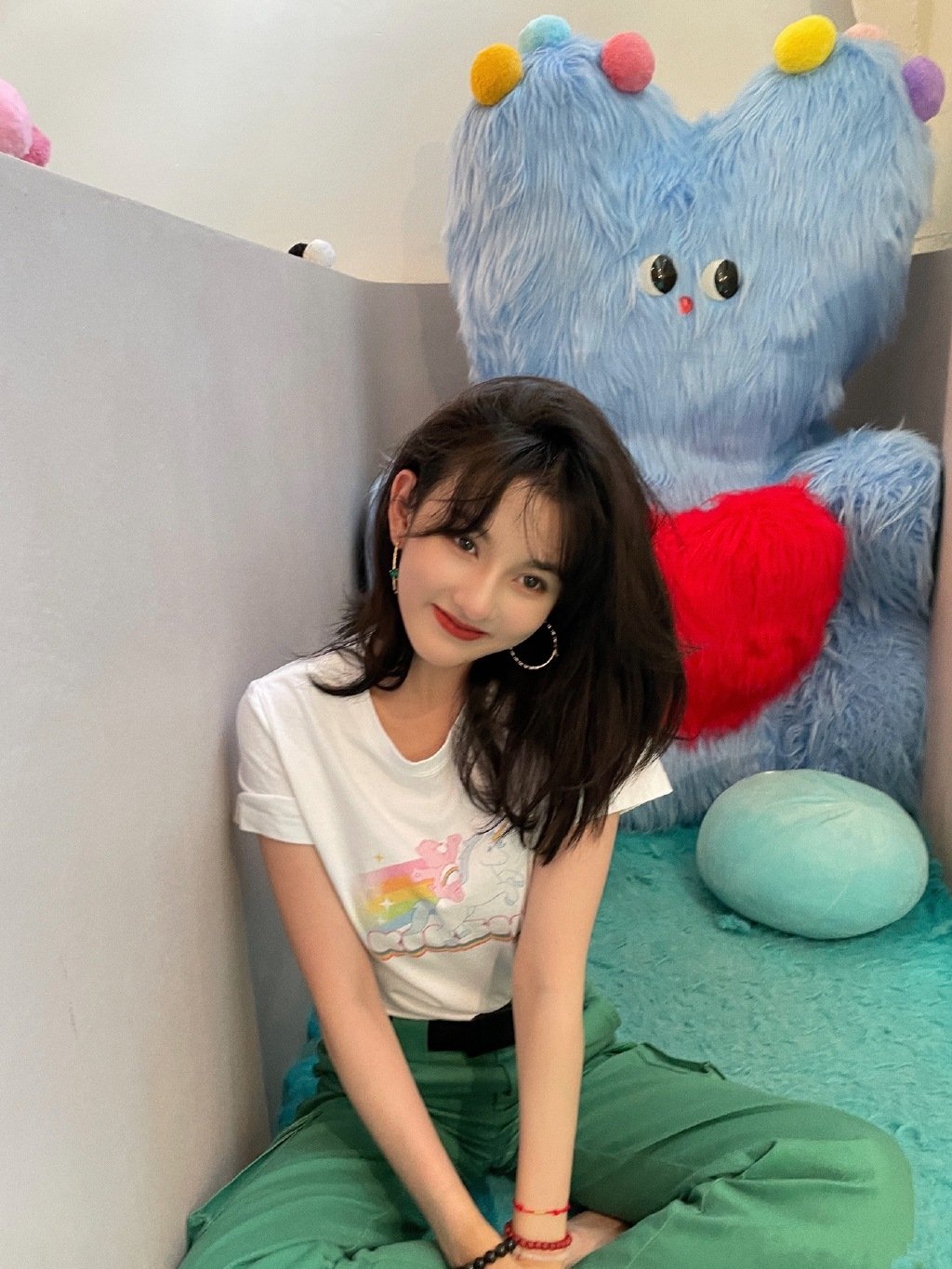 三小花晒美照,宋祖儿港风范十足,欧阳娜娜海边吹风,李兰迪毕业休闲区蓝鸢梦想 - Www.slyday.coM 三小花晒美照,宋祖儿港风范十足,欧阳娜娜海边吹风,李兰迪毕业休闲区蓝鸢梦想 - Www.slyday.coM