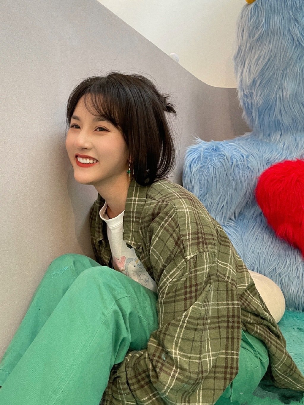 三小花晒美照,宋祖儿港风范十足,欧阳娜娜海边吹风,李兰迪毕业休闲区蓝鸢梦想 - Www.slyday.coM 三小花晒美照,宋祖儿港风范十足,欧阳娜娜海边吹风,李兰迪毕业休闲区蓝鸢梦想 - Www.slyday.coM