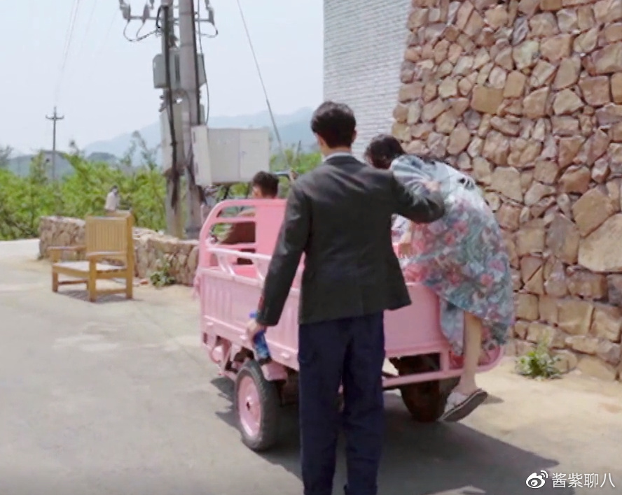 因手太规矩获赞的01年小奶狗,对孟子义的一个动作体现高情商休闲区蓝鸢梦想 - Www.slyday.coM 因手太规矩获赞的01年小奶狗,对孟子义的一个动作体现高情商休闲区蓝鸢梦想 - Www.slyday.coM