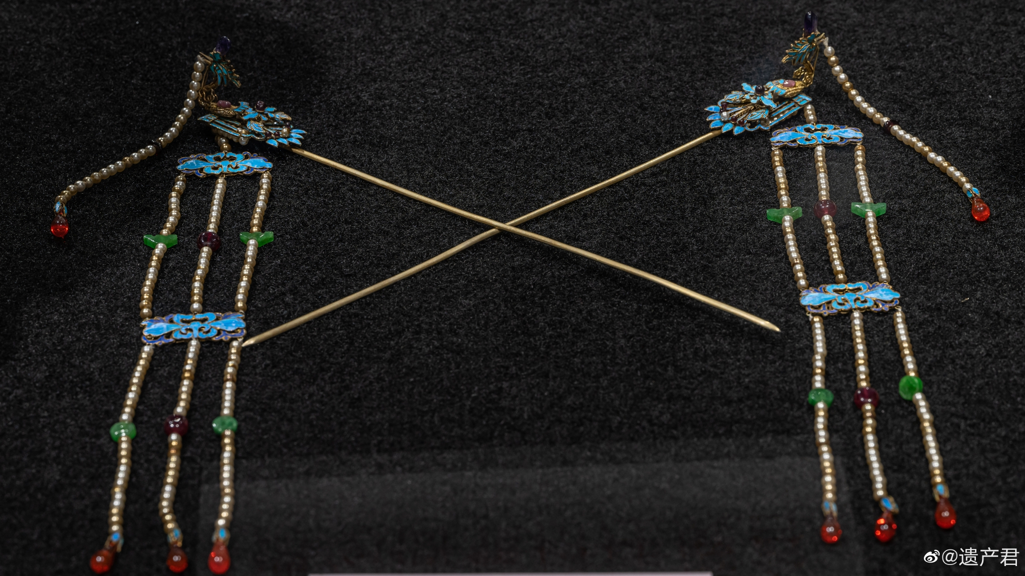 在重庆故宫南迁纪念馆展出的清代银鎏金点翠步摇簪